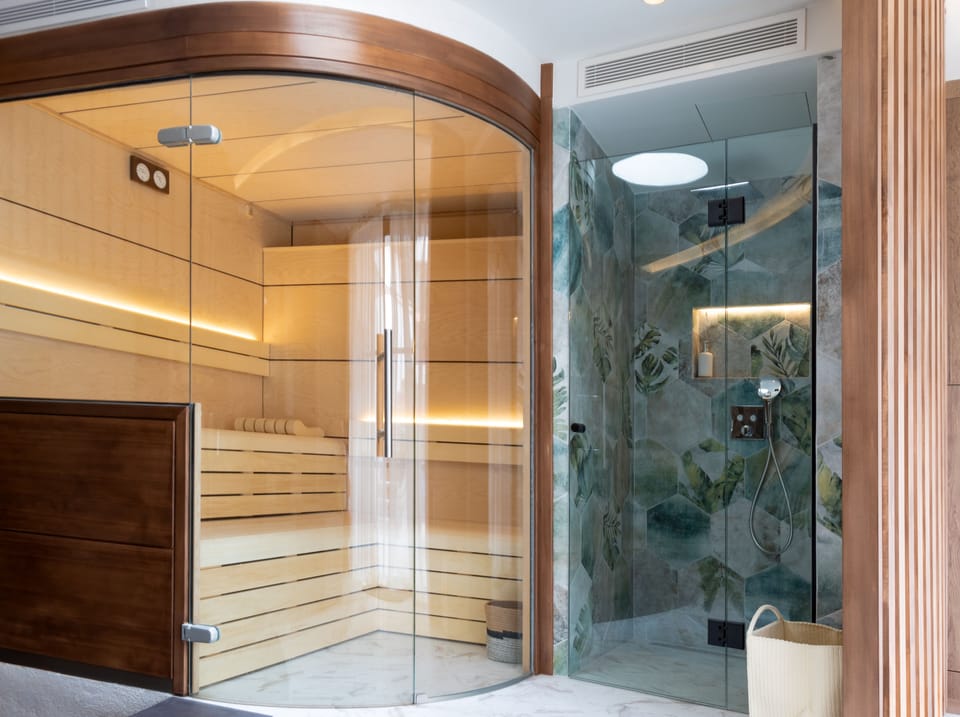 Couples treatment rooms, body treatments, Thai massages, sports massages