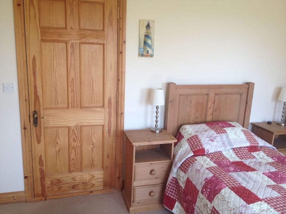 Twin Room, Ensuite, Sea View | Free WiFi