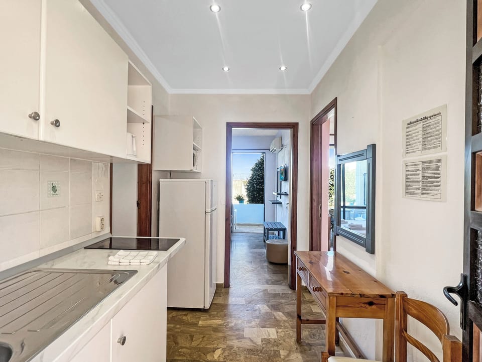 Grand Apartment, 2 Bedrooms, Pool Access, Sea View | Private kitchenette | Fridge, microwave, oven, stovetop