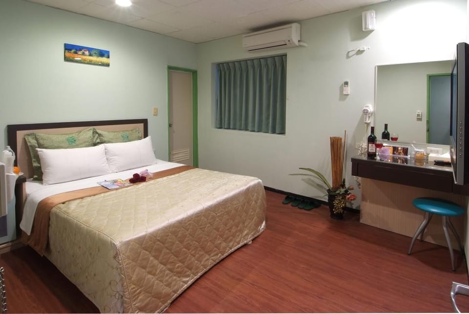 Blackout drapes, iron/ironing board, free WiFi