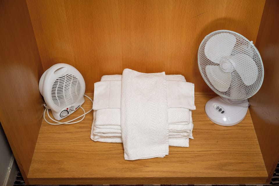 Double Room | Desk, iron/ironing board, free WiFi, bed sheets