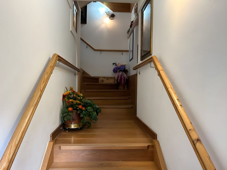 Handrails in stairways