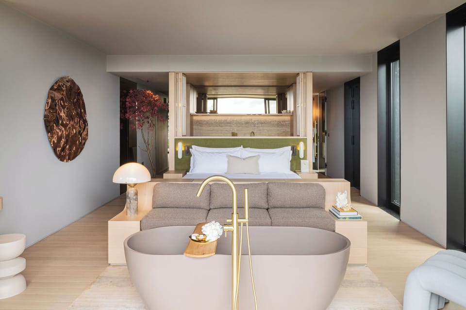 River Suite | In-room safe, iron/ironing board, WiFi (free), bed sheets