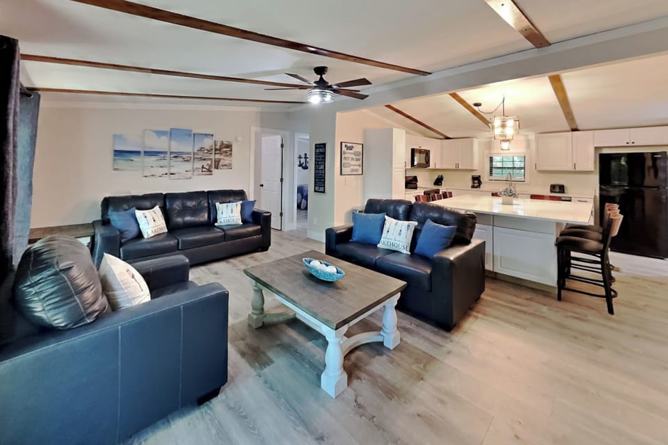 3 bedroom 2 bath home - sleeps up to 8  | Private kitchen | Coffee/tea maker, fridge, microwave, oven