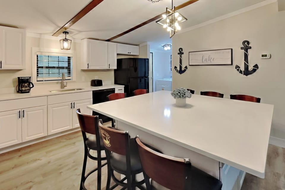 3 bedroom 2 bath home - sleeps up to 8  | Private kitchen | Coffee/tea maker, fridge, microwave, oven