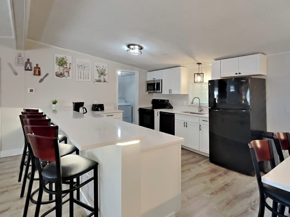 3 bedroom 2 bath home - sleeps up to 10 | Private kitchen | Fridge, microwave, oven, stovetop