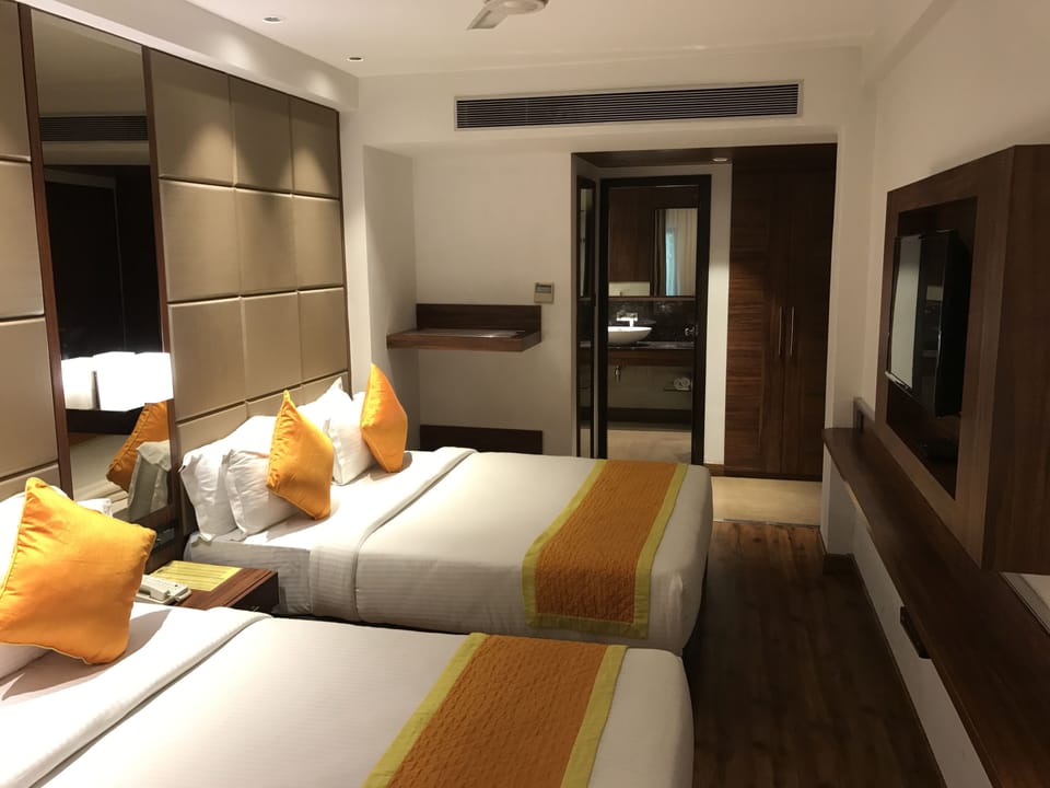 Family Suite | Desk, blackout drapes, soundproofing, iron/ironing board