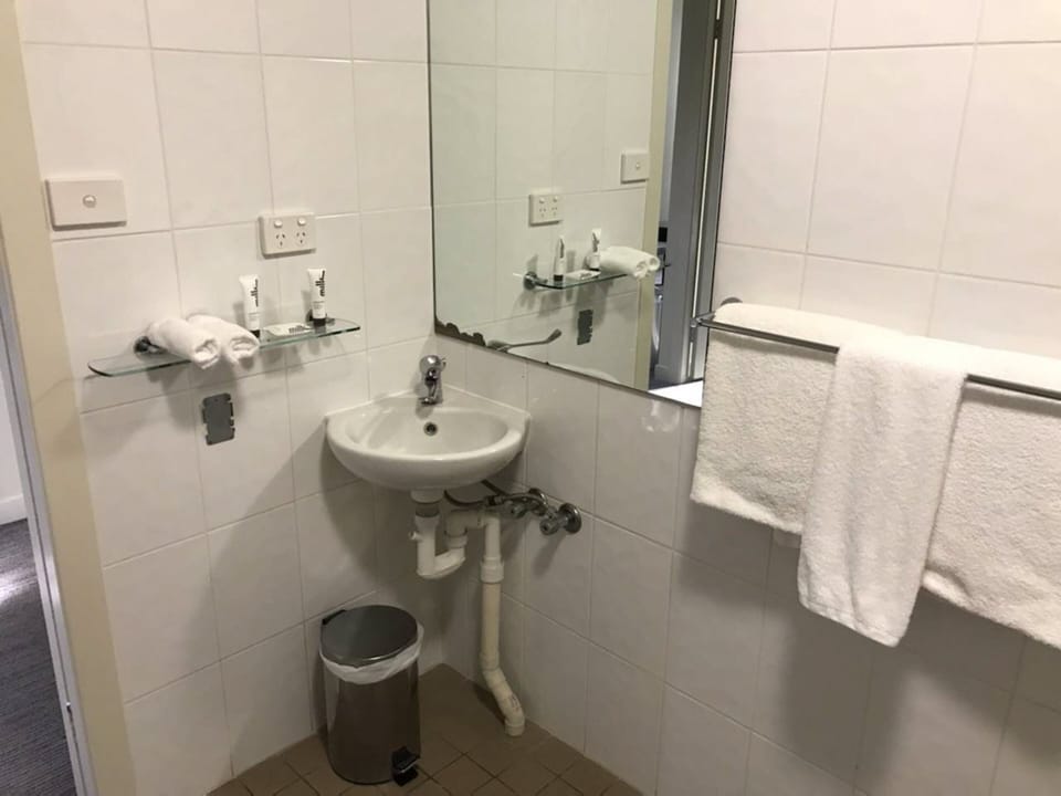 Bathroom sink