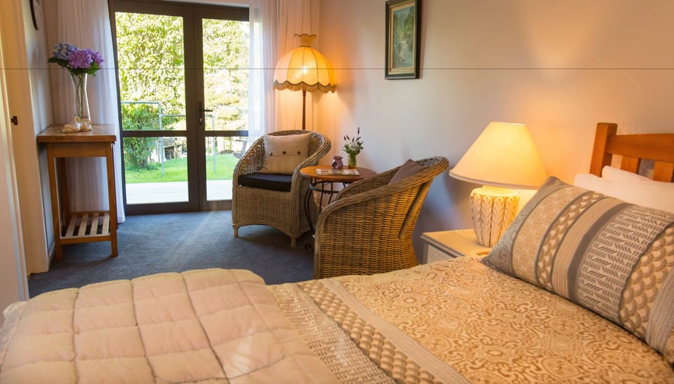 Studio Apartment | Living room | Flat-screen TV