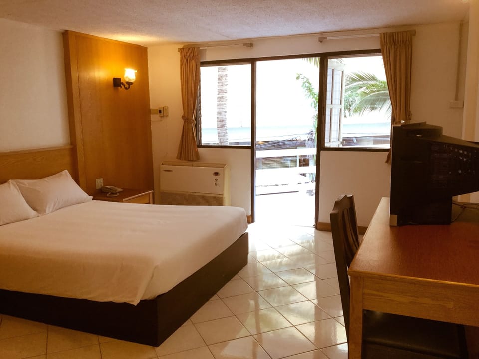 Premium Double Room, 1 Queen Bed | In-room safe, desk, free WiFi, bed sheets