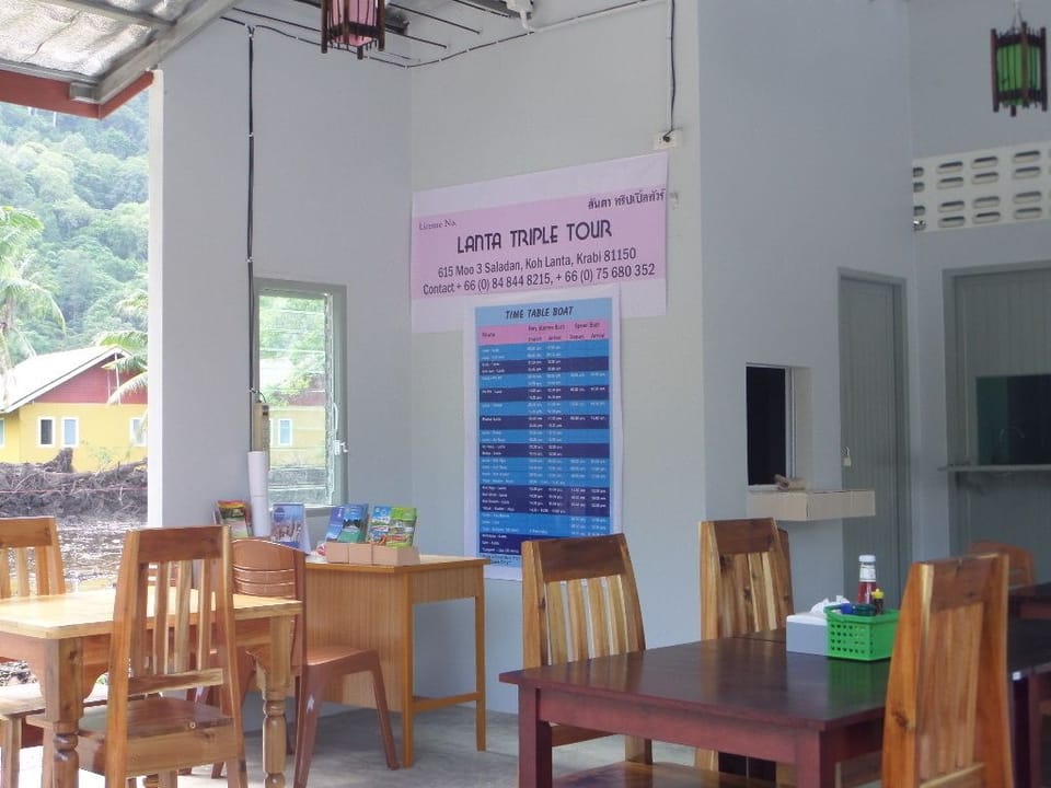 Breakfast, lunch, dinner served; Thai cuisine 