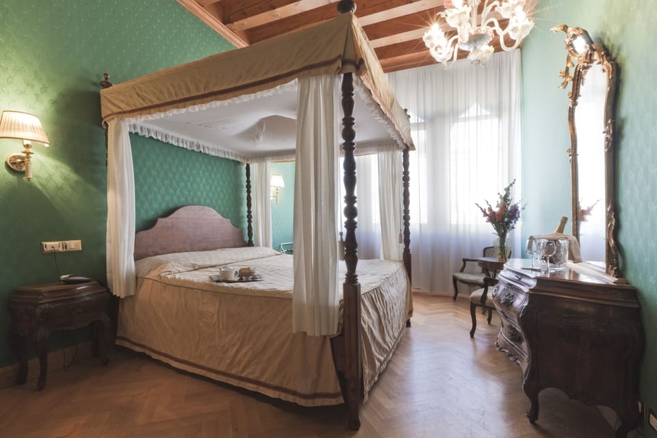 Junior Suite | Minibar, in-room safe, desk, iron/ironing board