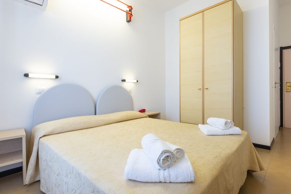 Double Room | In-room safe, desk, cribs (free)