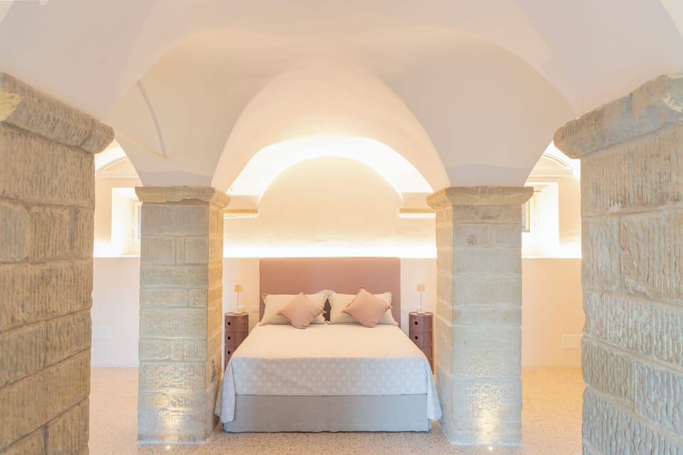 Suite, Hot Tub (Sauna) | Premium bedding, minibar, desk, iron/ironing board