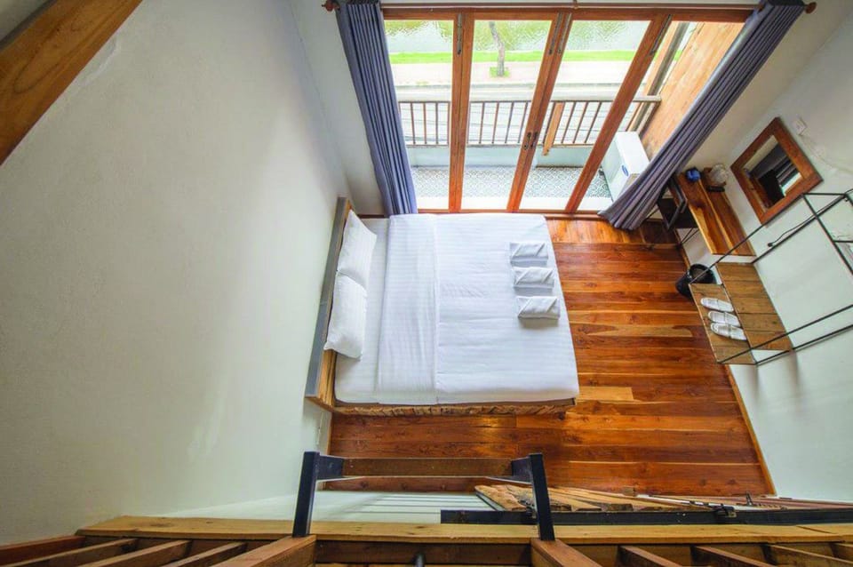 Superior Triple Room | Desk, blackout drapes, free WiFi