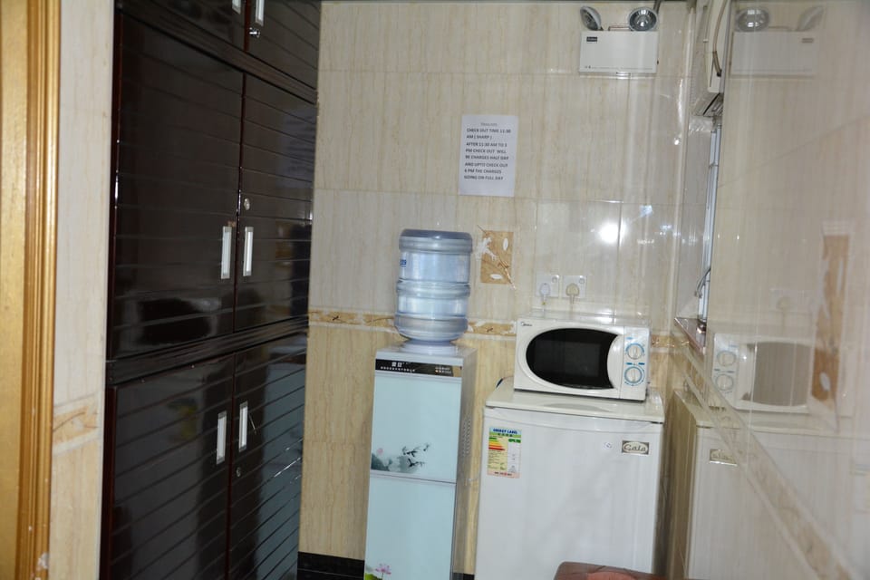 Deluxe Triple | Mini-refrigerator