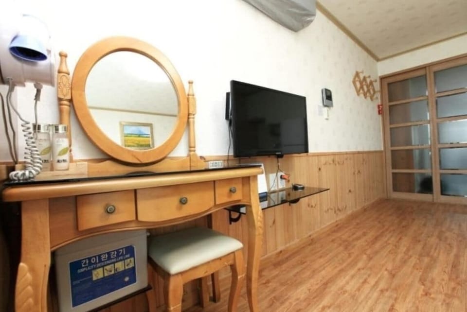 Blackout drapes, iron/ironing board, free WiFi, bed sheets
