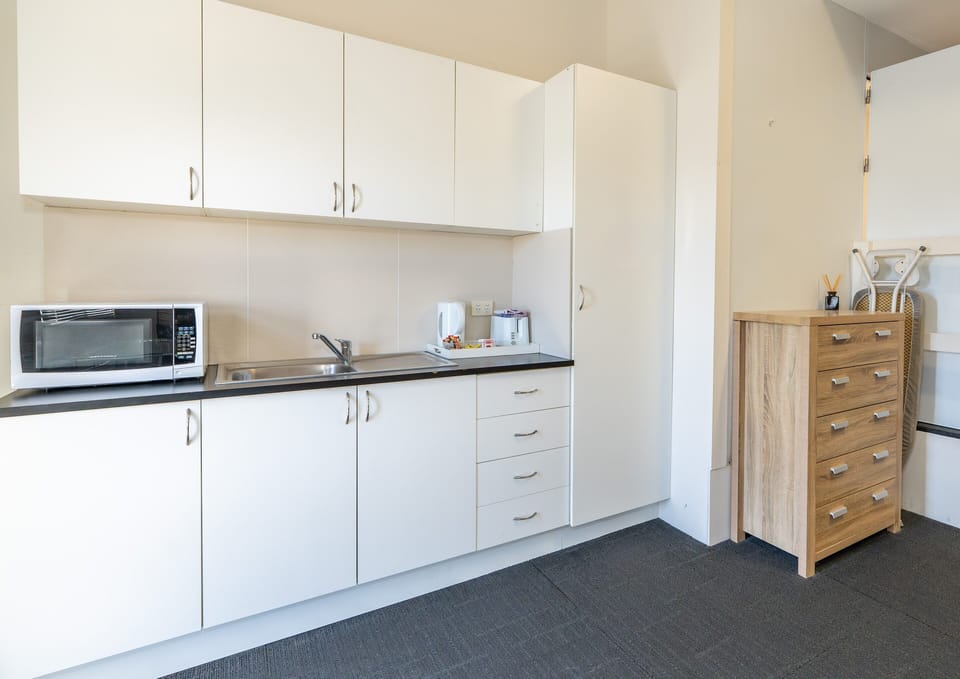 Trio Studio (Double, Single) | Private kitchen | Coffee/tea maker, mini-fridge, electric kettle