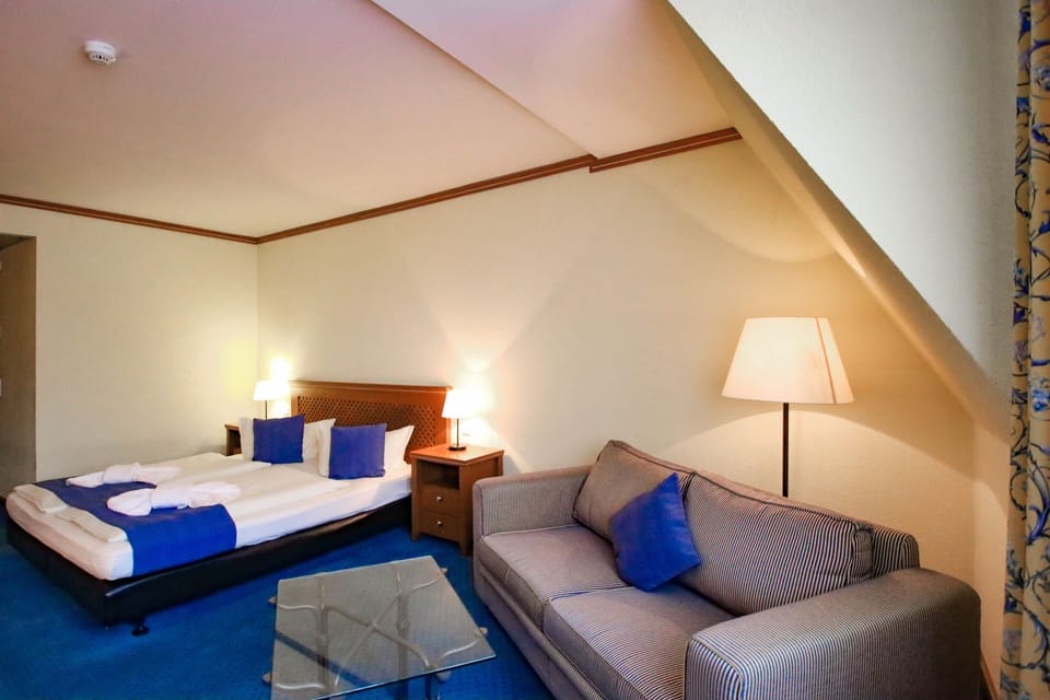 Hypo-allergenic bedding available, minibar, desk, soundproofing