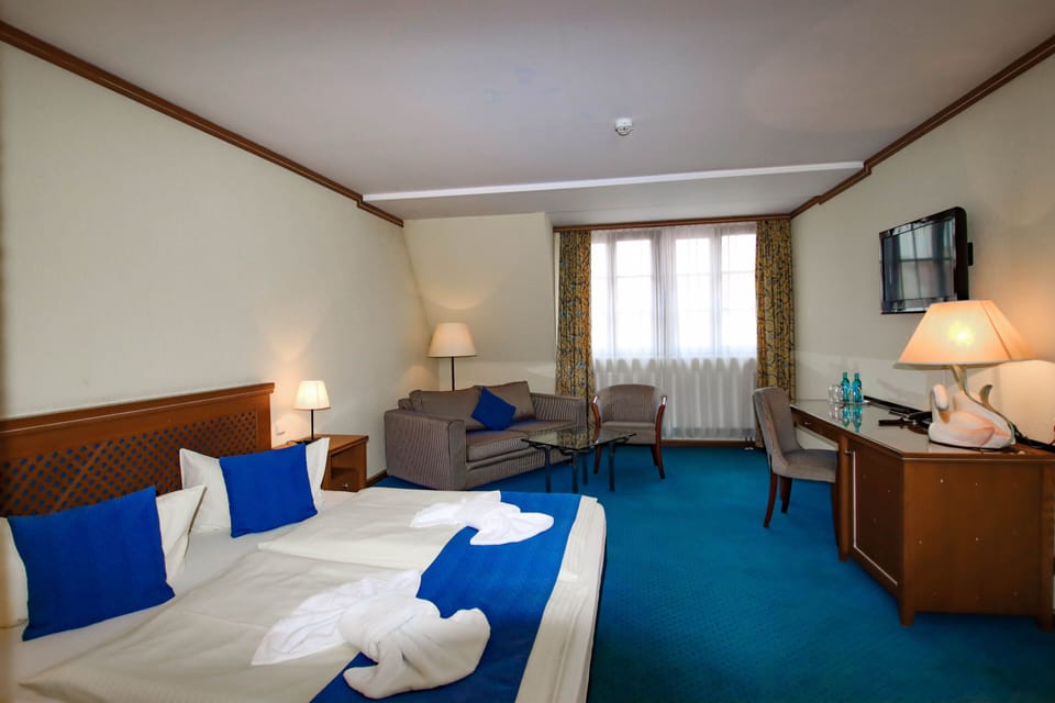 Hypo-allergenic bedding available, minibar, desk, soundproofing
