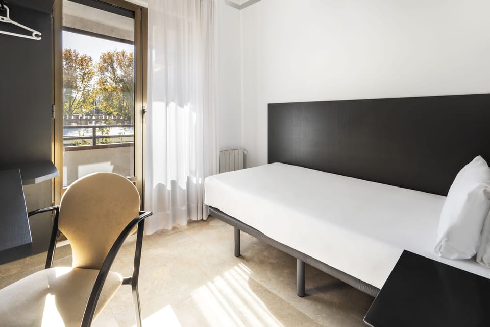 Desk, blackout drapes, free WiFi, bed sheets