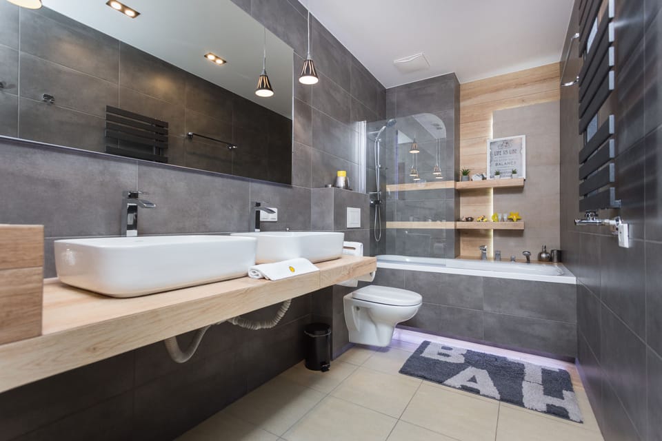 Deep soaking bathtub