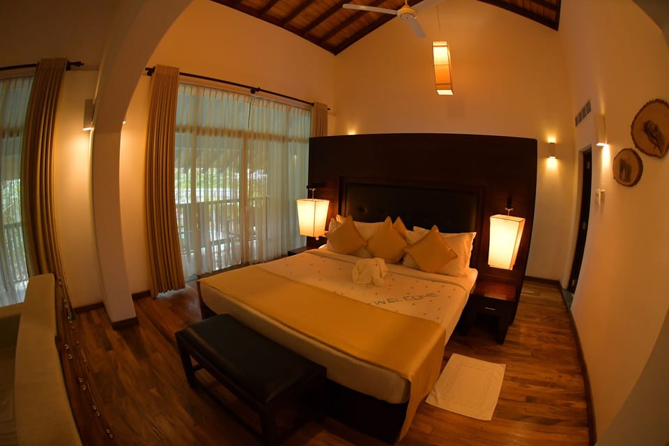Luxury Suite | Minibar, in-room safe, blackout drapes, iron/ironing board