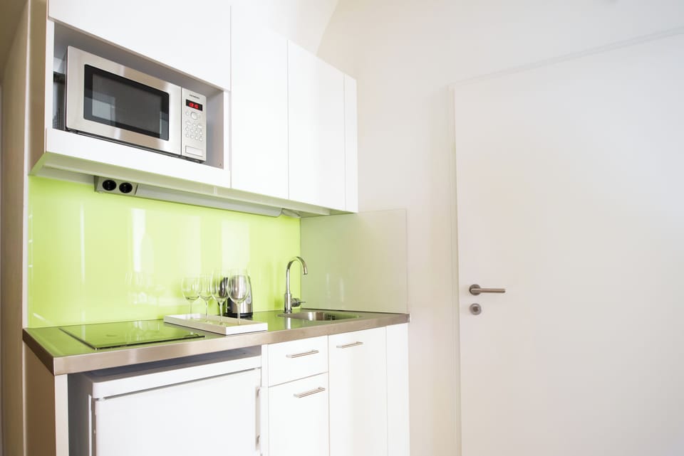 In-room safe, desk, iron/ironing board, cribs/infant beds