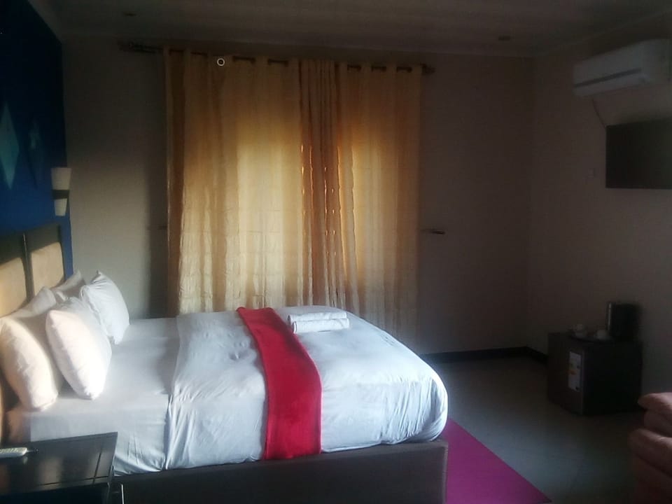 Deluxe Double Room, 1 King Bed, Pool View | Desk, rollaway beds, free WiFi