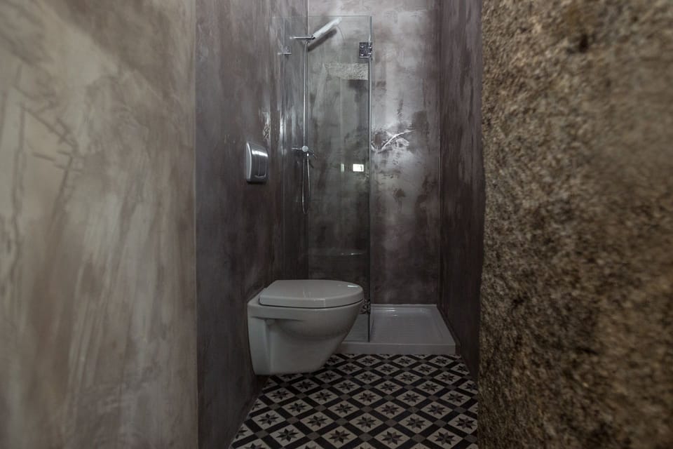 Standard Double Room | Bathroom | Shower, designer toiletries, hair dryer, towels