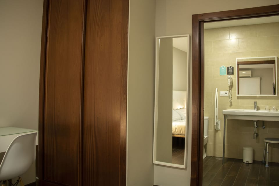 Standard Double or Twin Room | Desk, soundproofing, free WiFi