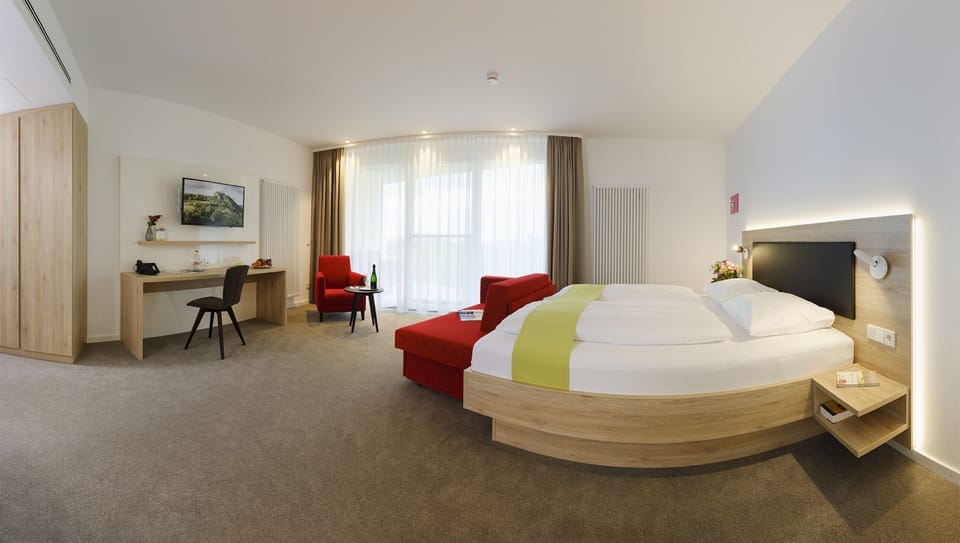 Premium bedding, in-room safe, desk, laptop workspace