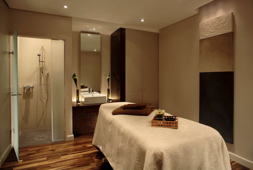 Couples treatment rooms, sauna, hot tub, steam room, Turkish bath