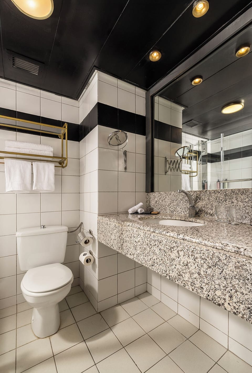 Combined shower/tub, hair dryer, slippers, towels