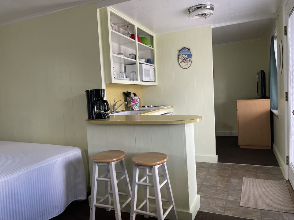 In-room safe, free WiFi, bed sheets