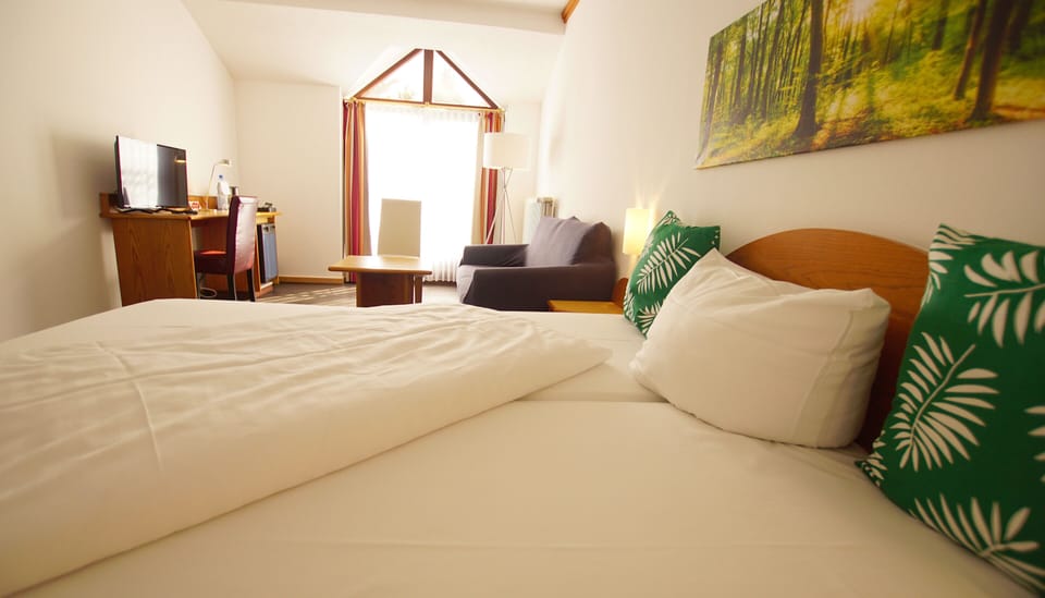 Comfort Double Room | Desk, laptop workspace, blackout drapes, iron/ironing board