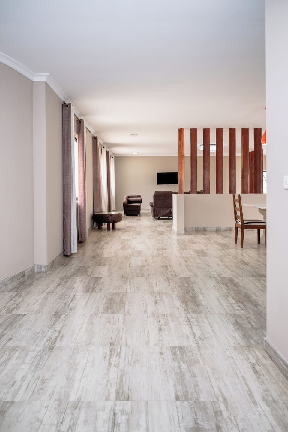 Executive Apartment | Living area | 32-inch flat-screen TV with satellite channels, TV