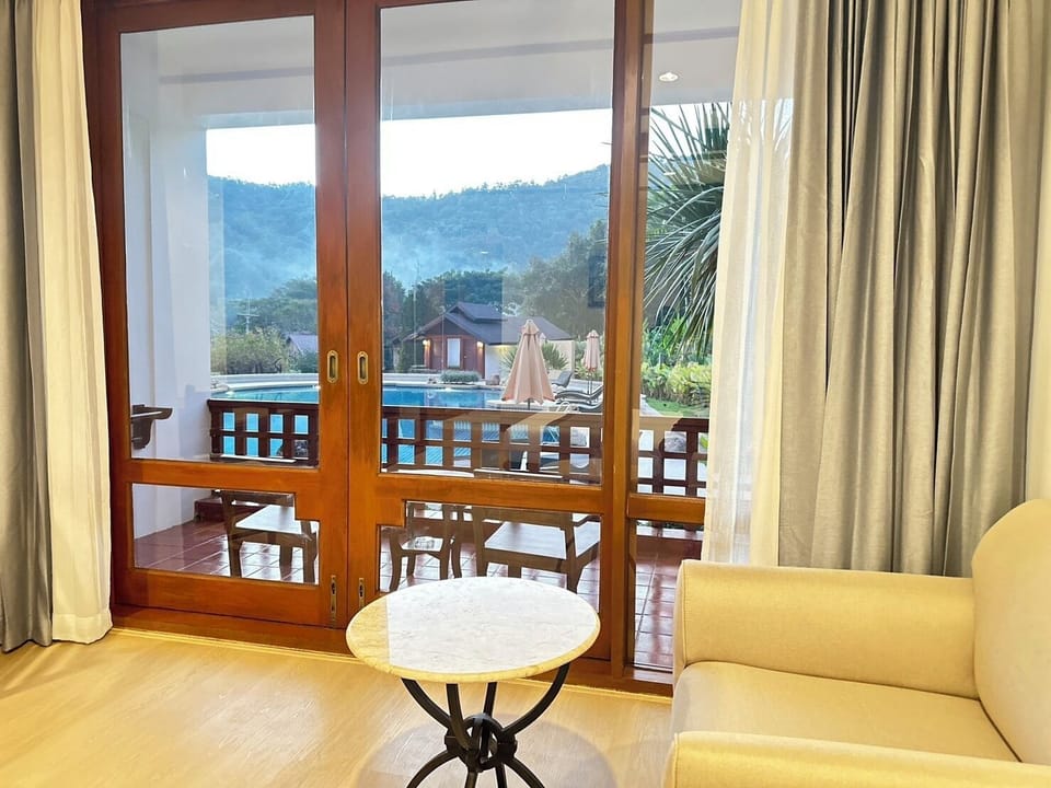 Deluxe Pool View | Free minibar items, in-room safe, desk, free WiFi
