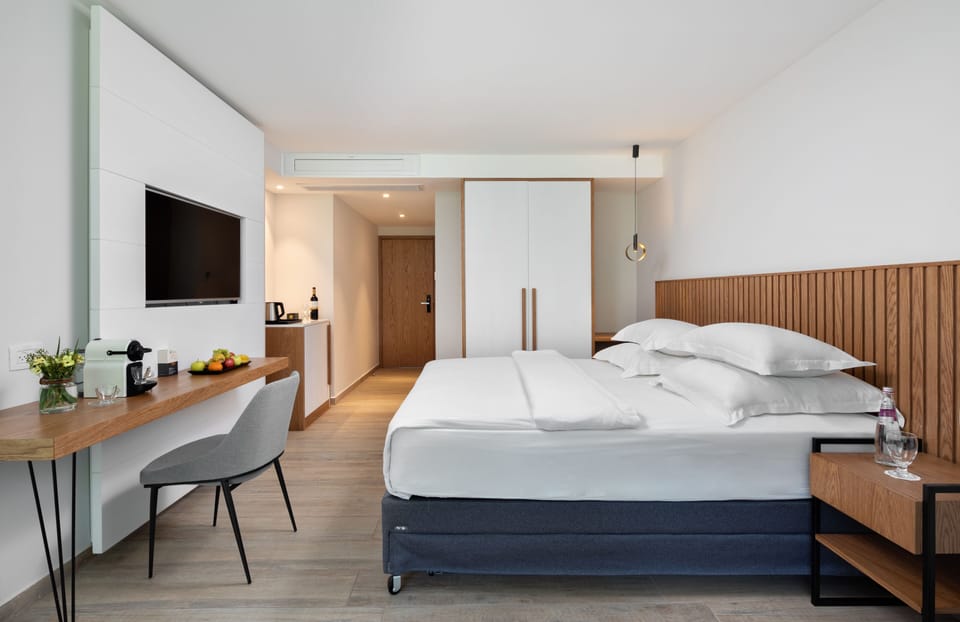 Family Garden | Minibar, in-room safe, desk, iron/ironing board
