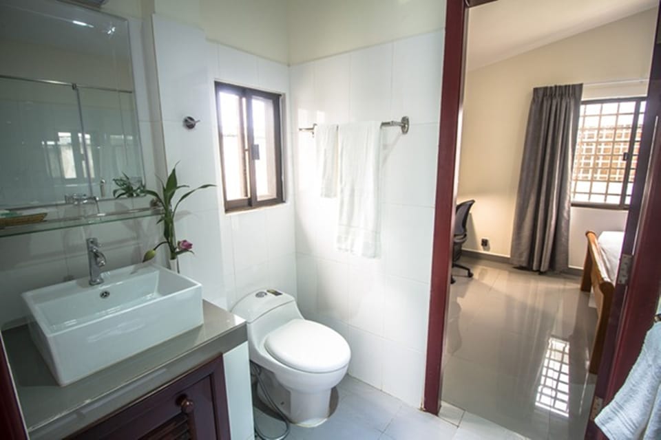 Shower, free toiletries, hair dryer, slippers
