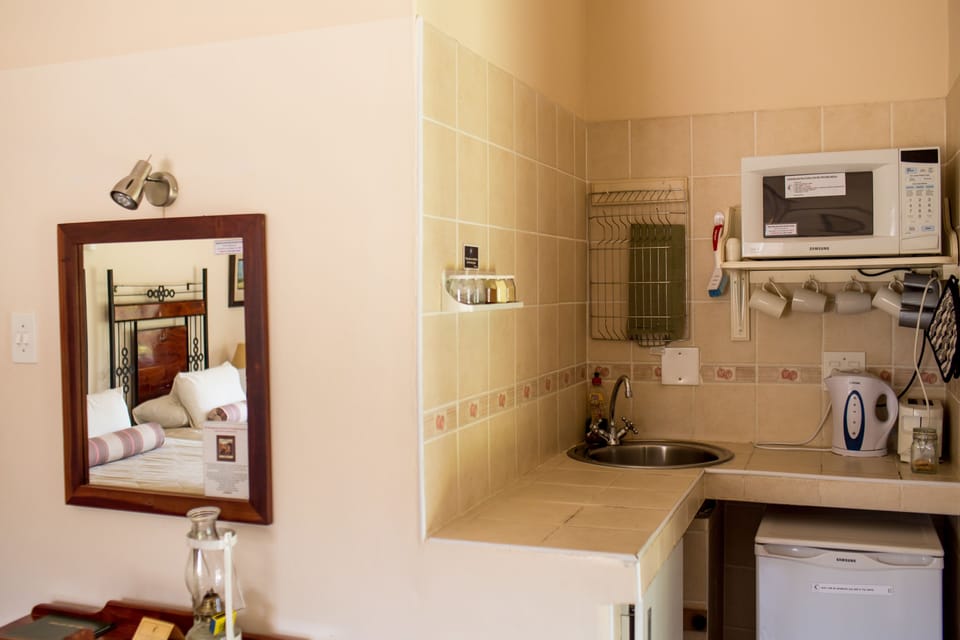 Standard Room, 1 Bedroom, Non Smoking, River View (Riverview) | In-room safe, blackout drapes, free WiFi, bed sheets