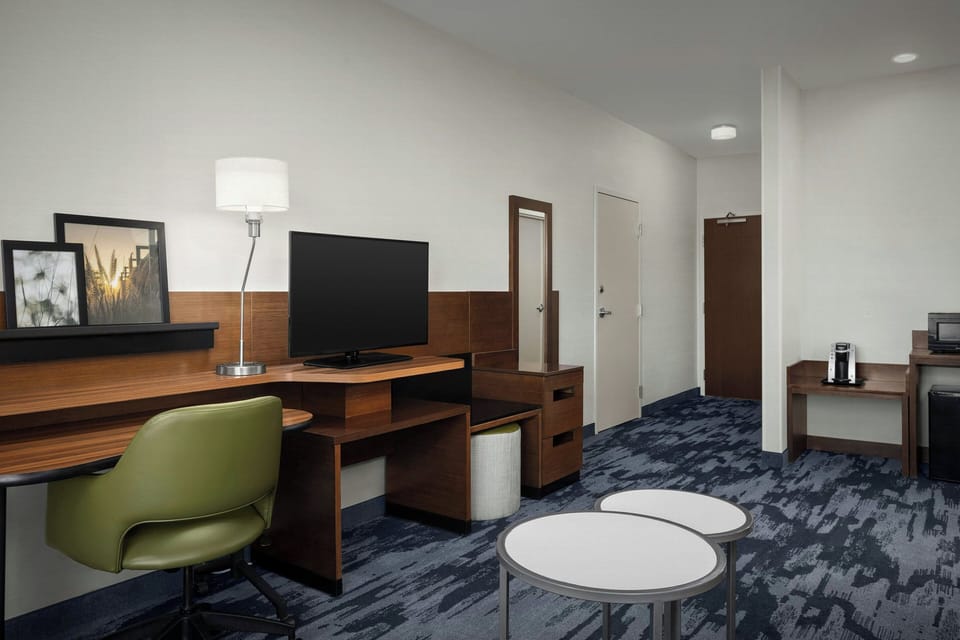 Desk, laptop workspace, iron/ironing board, free WiFi