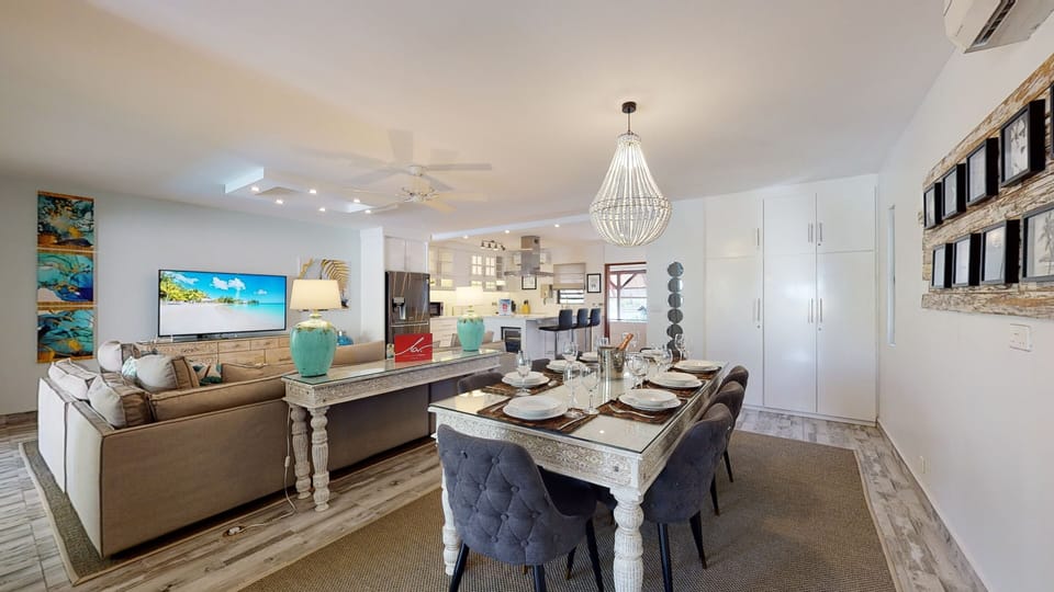 3 bedroom Penthouse | Living area | TV