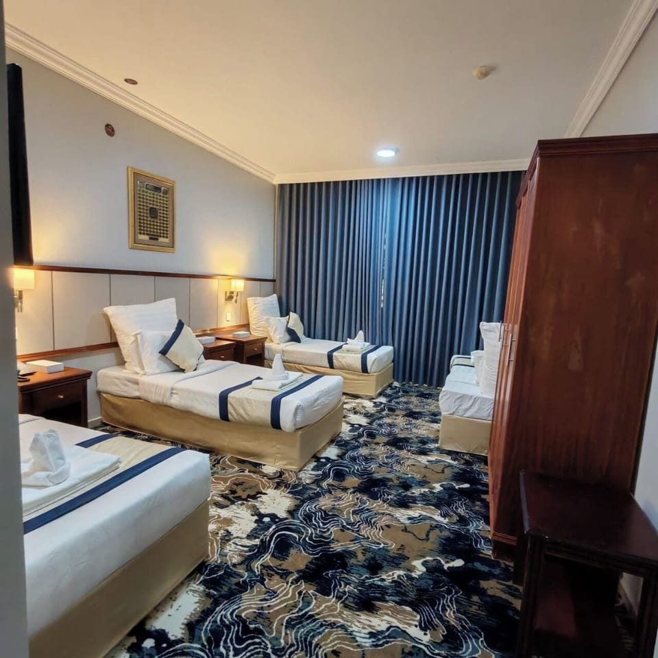 Minibar, WiFi (free), bed sheets