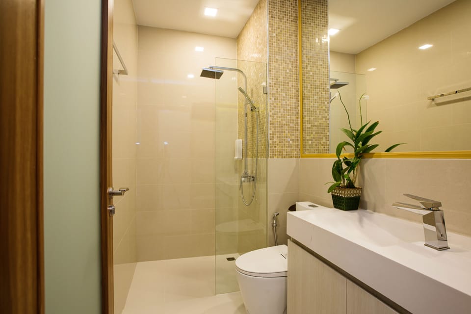 Free toiletries, hair dryer, bidet, towels