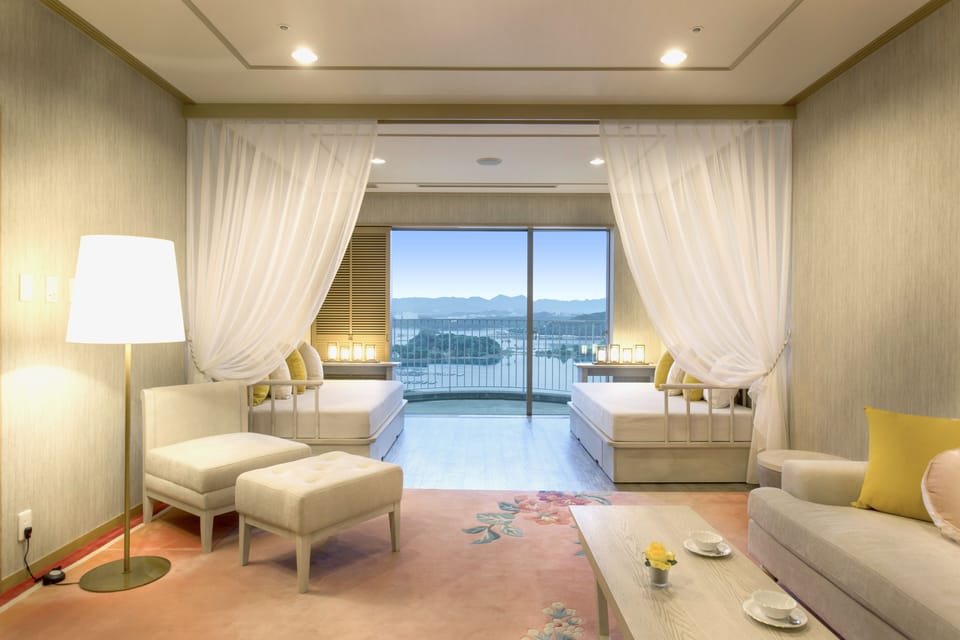In-room safe, desk, WiFi (free), bed sheets