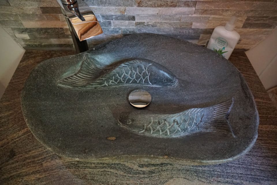 Bathroom sink