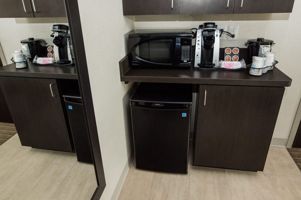 Standard Room, 2 Queen Beds, Accessible (Communication) | Coffee and/or coffee maker