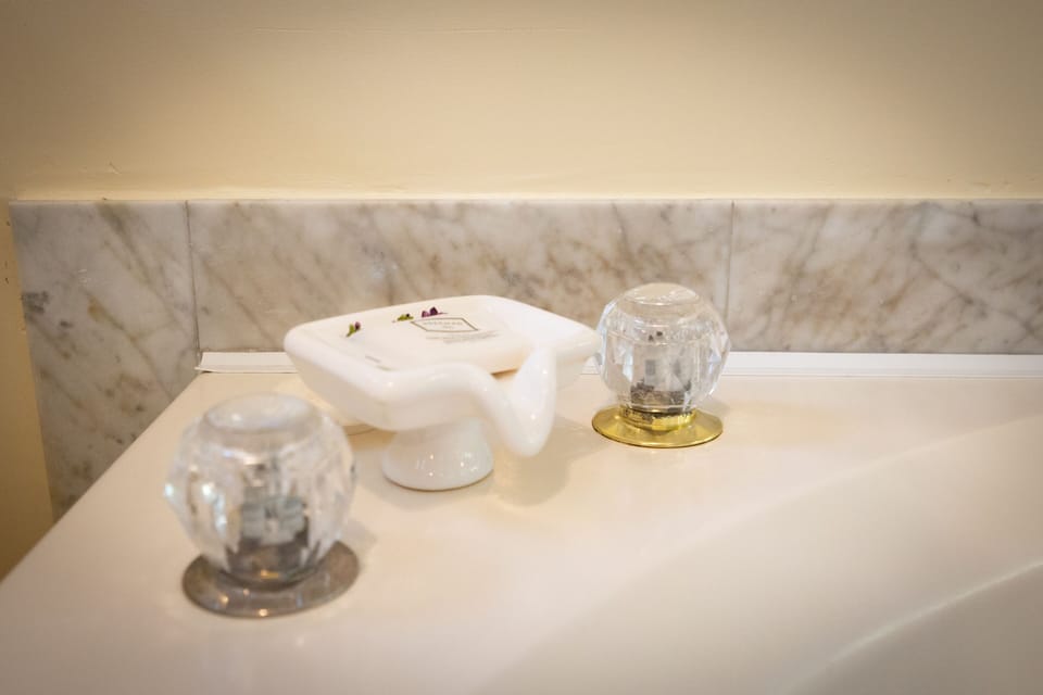 Luxury Suite, 2 Bedrooms | Jetted tub
