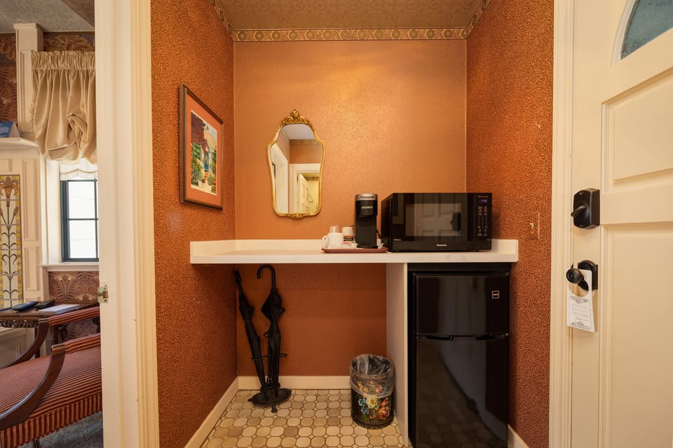 Luxury Room, 1 King Bed, Hill View | 2 bedrooms, premium bedding, minibar, desk
